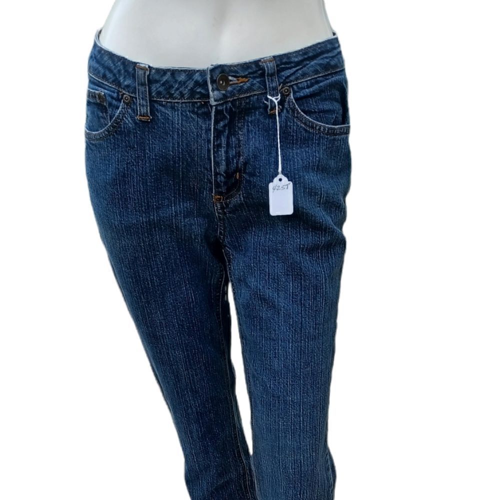 425810...St John's Bay Straight leg Jeans Size 6, W28"  29"Inseam  8 1/2"Rise